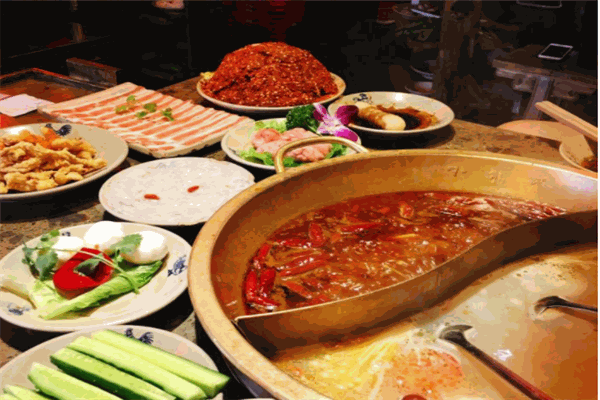 捞吧香转转火锅